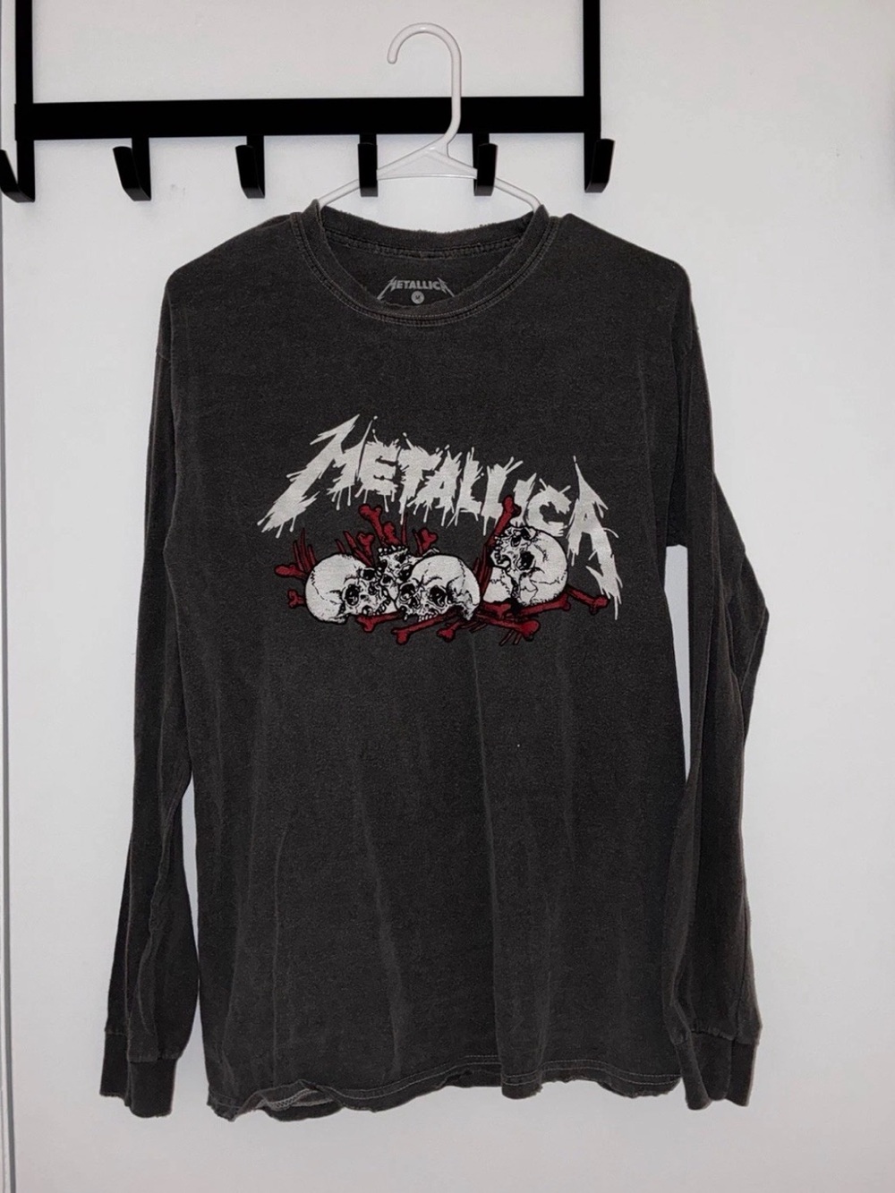 Metallica Men's Long-Sleeve Graphic Tee in Black - Skull Design